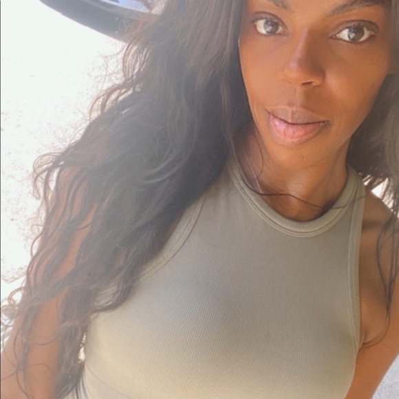 Meet your Posher, Tenecia - Picture 1 of 1